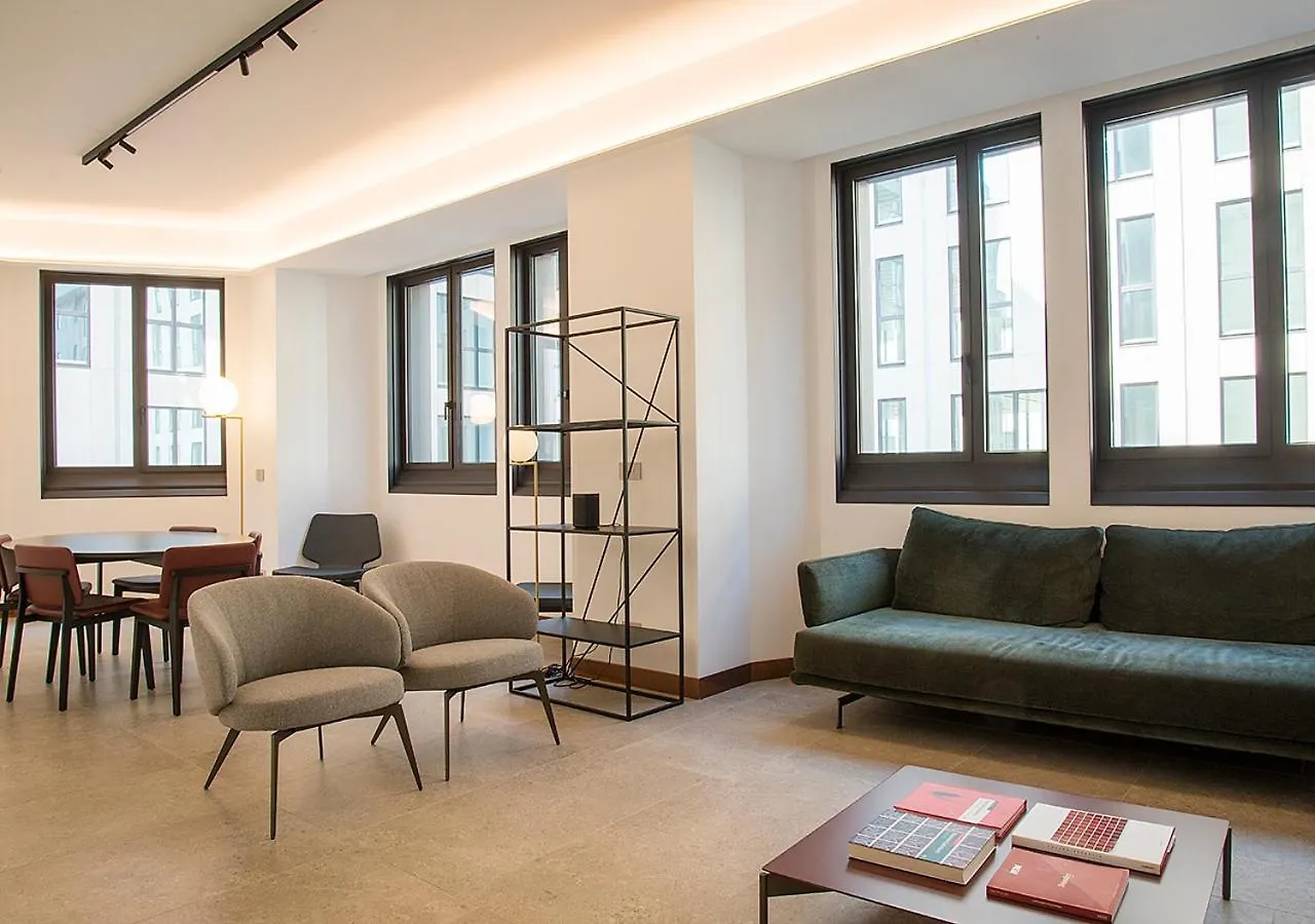 Easyhomes-Central Tower Milano 0*,
