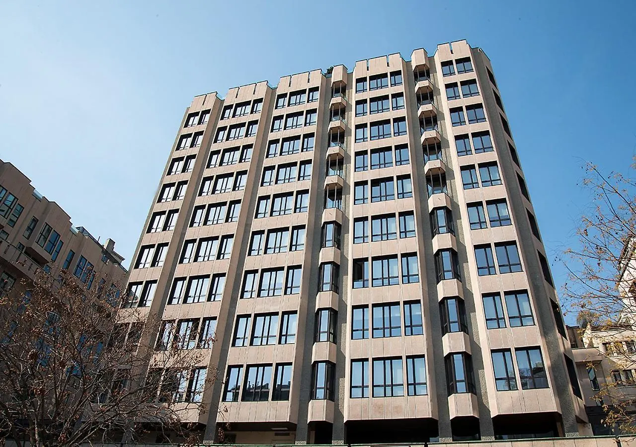 Easyhomes-Central Tower Milán 0*,