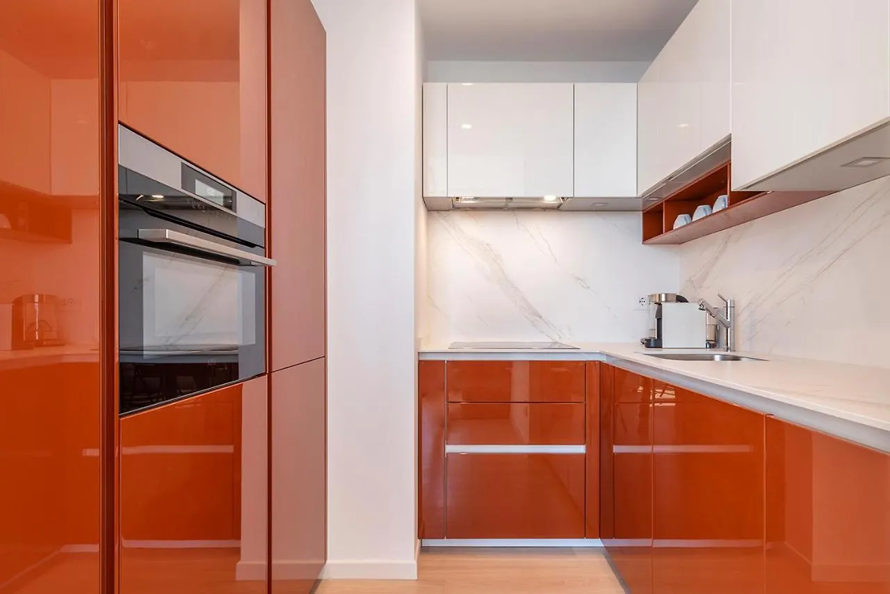 Easyhomes-Central Tower Milán 0*,