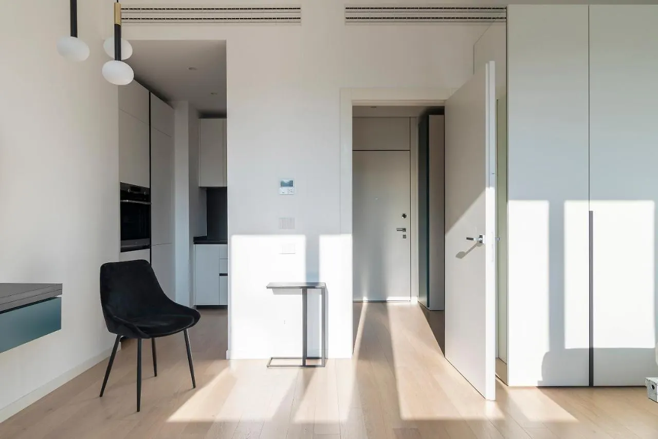 Easyhomes-Central Tower Milán 0*,